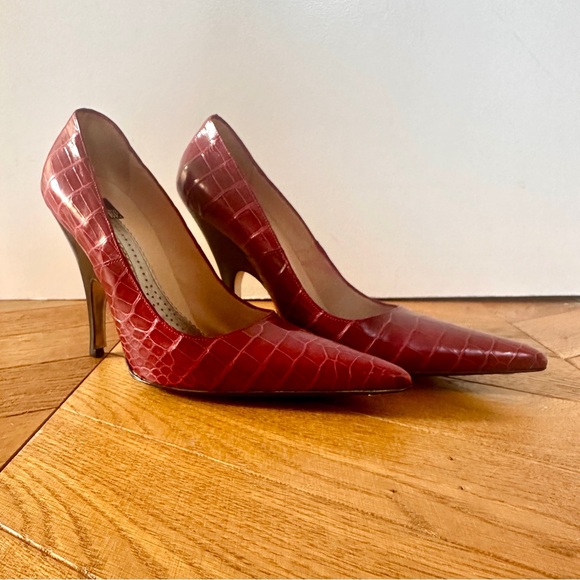 Gianfranco Ferré red crocodile pattern leather high heel pumps EU 38 US 8 - Picture 2 of 5
